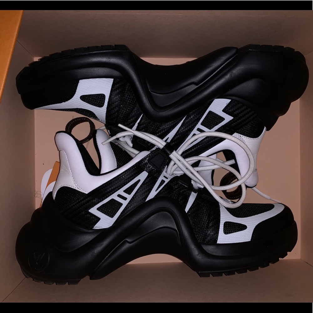 Louis Vuitton arch light sneaker NO TRADE